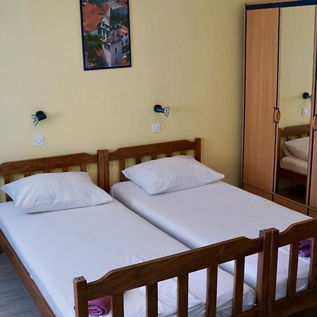 Apartments Niksa Kastelan Omiš Esterno foto