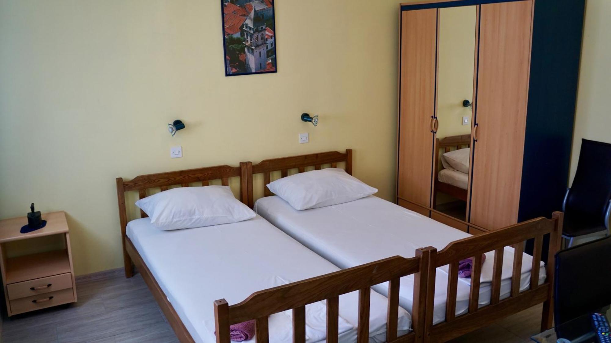 Apartments Niksa Kastelan Omiš Esterno foto