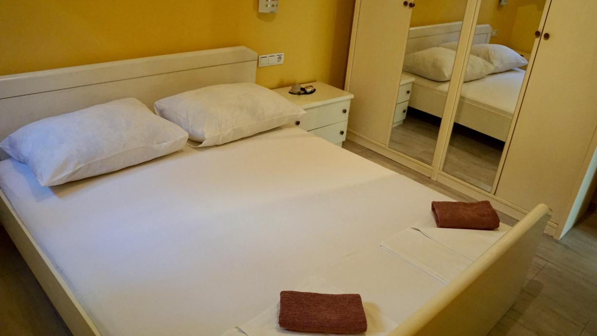 Apartments Niksa Kastelan Omiš Esterno foto