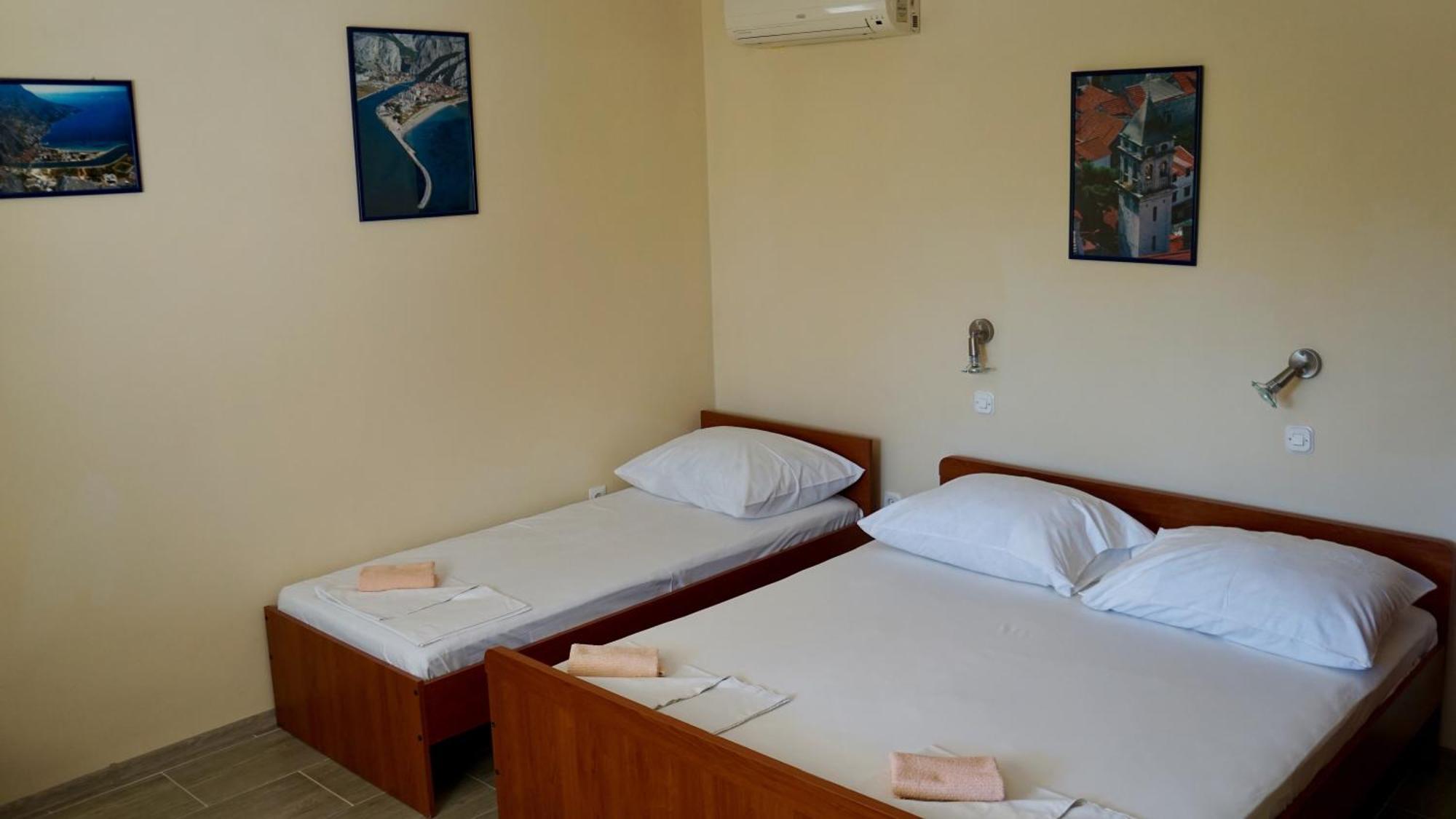Apartments Niksa Kastelan Omiš Esterno foto