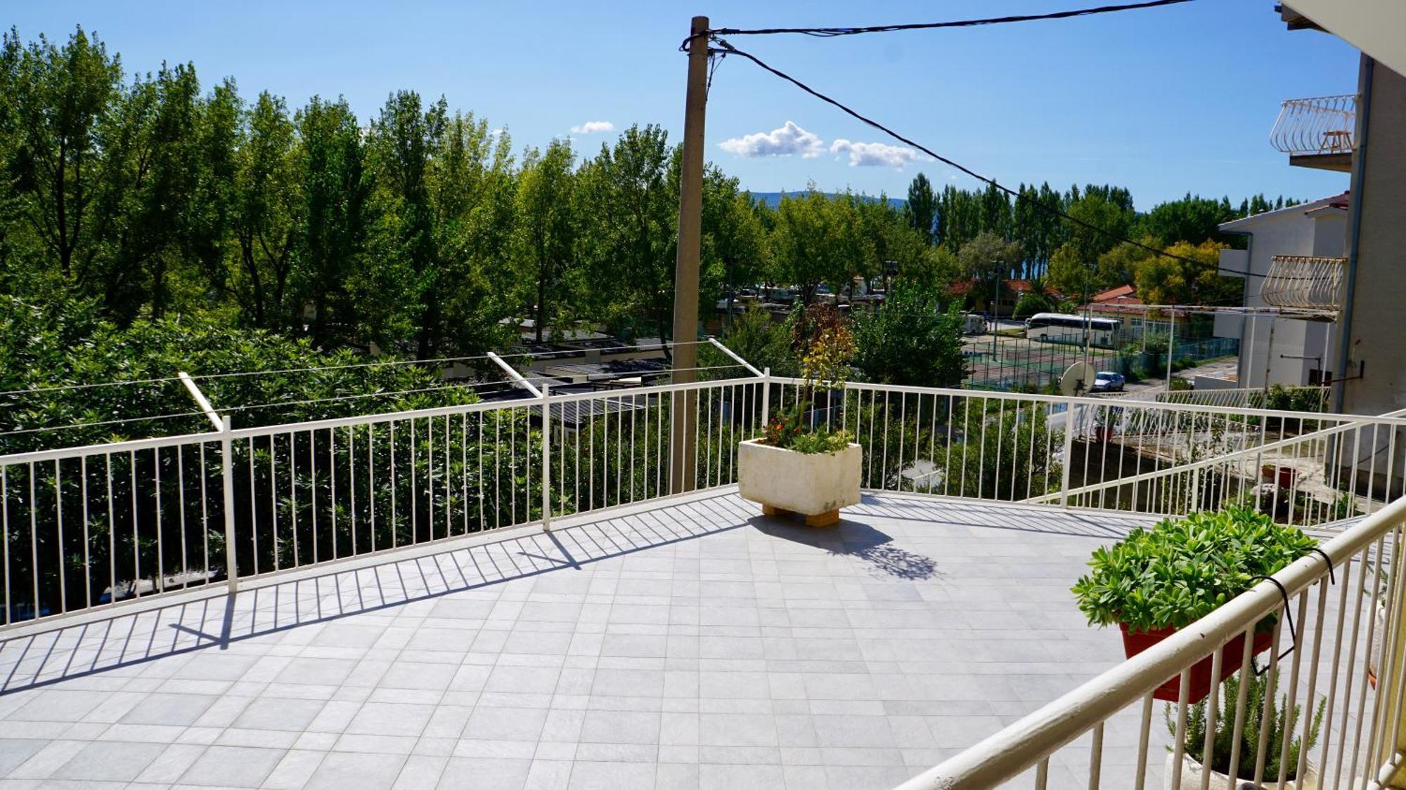 Apartments Niksa Kastelan Omiš Esterno foto
